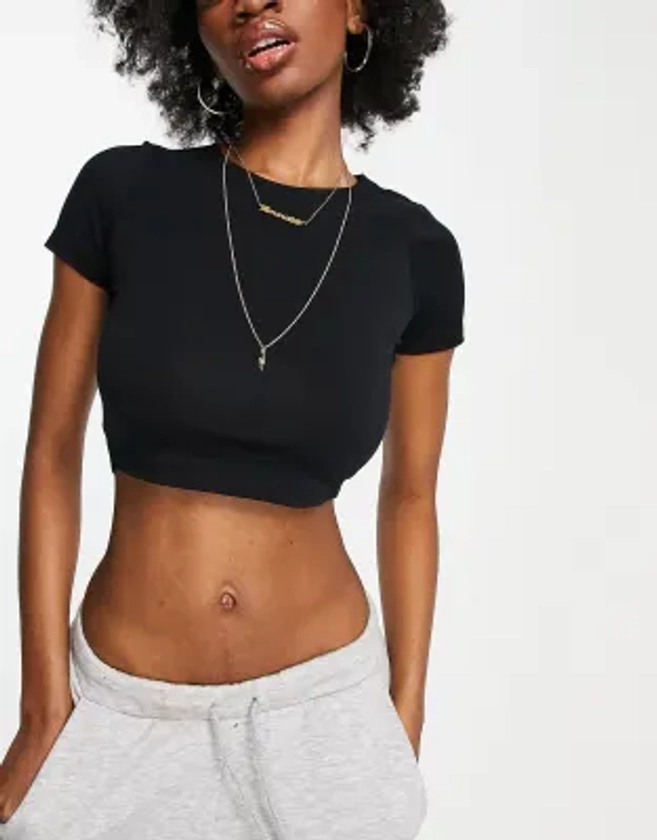 ASOS DESIGN Hourglass - T-shirt crop top ajusté - Noir | ASOS