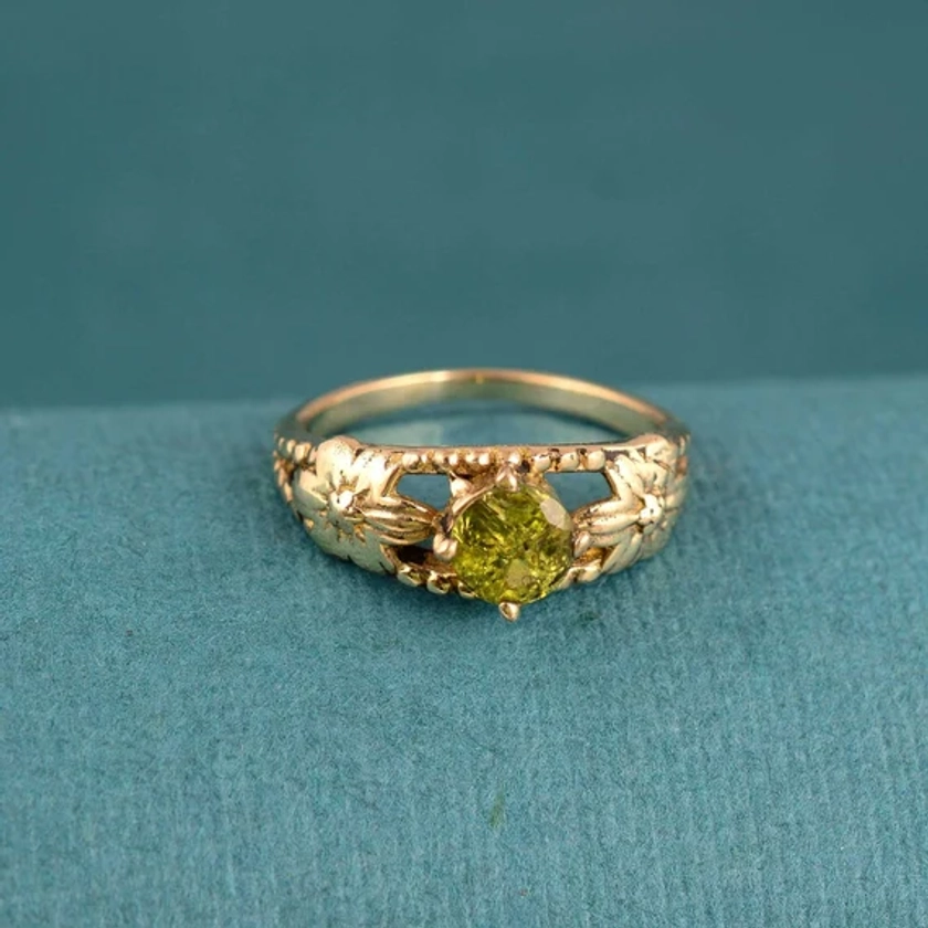 Natural peridot stone ring,women brass jewelry,handmade ring,vintage ring,boho ring,Anniversary ring,wedding ring,gift ring,gift for her