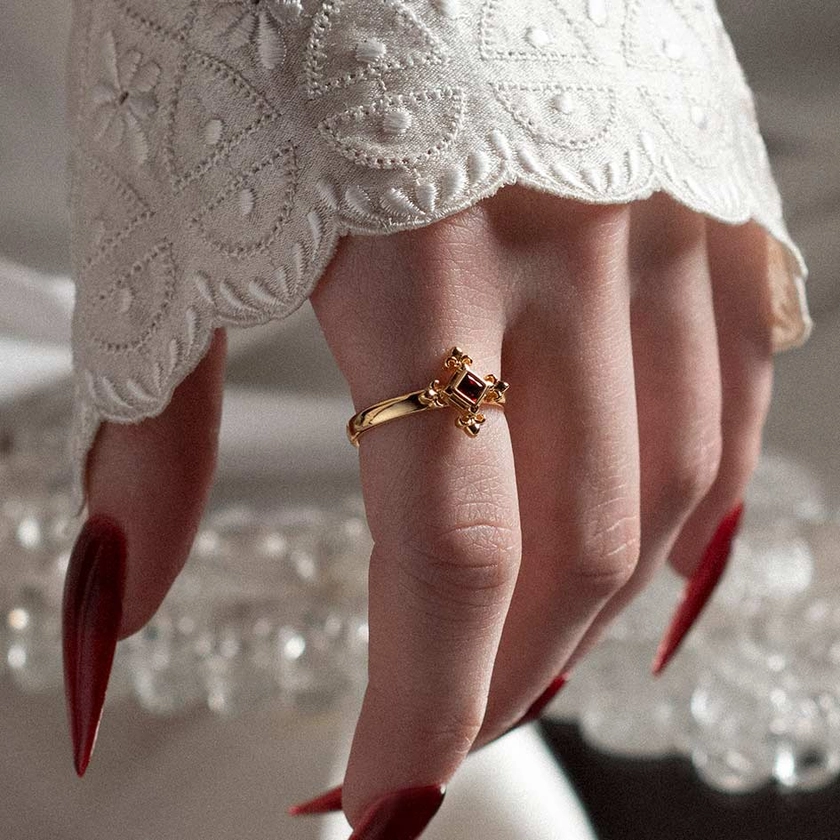 CRIMSON. Medieval Fleur de Lis Garnet Ring - Gold