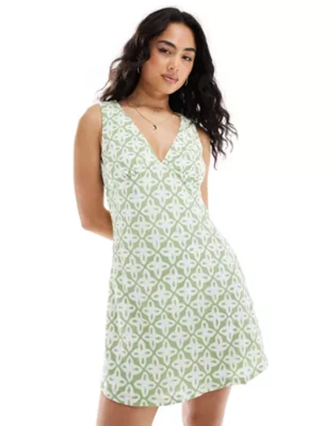 ONLY – Mini-Kleid in Salbeigrün mit geometrischem Print | ASOS