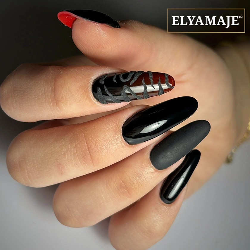 N° 153 - Black legend - Vernis Semi Permanent - Elyamaje - Elyamaje