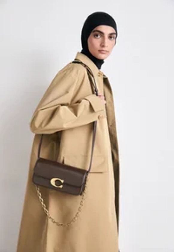 COACH LUXE REFINED IDOL BAG - Sac à main - maple/marron foncé - ZALANDO.FR