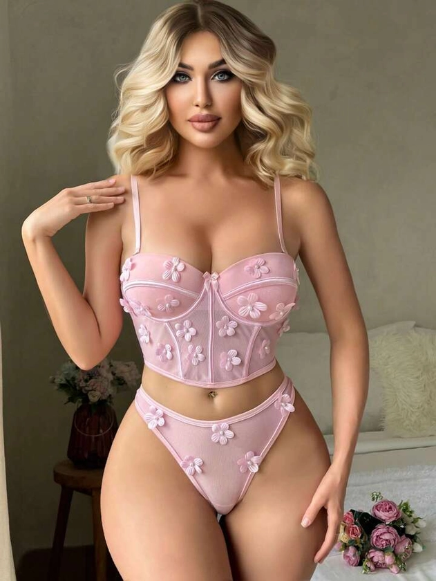 Conjunto de Lingerie com Sutiã de Arame e Calcinha de Rede Aplicada