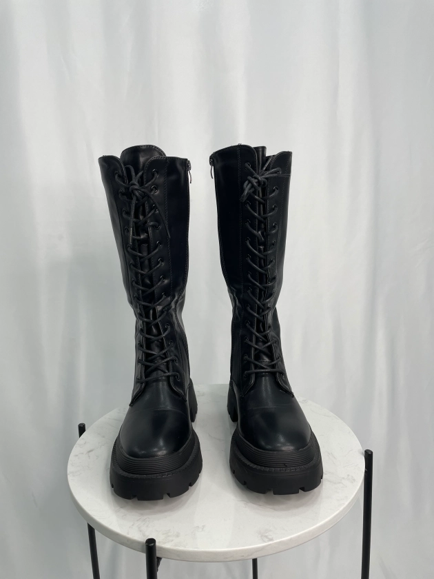 BOTTES MI-HAUTE A LACETS– Leyel Modesty