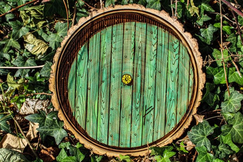 Hobbit Door Log Slice | The Dribbly Yak Company