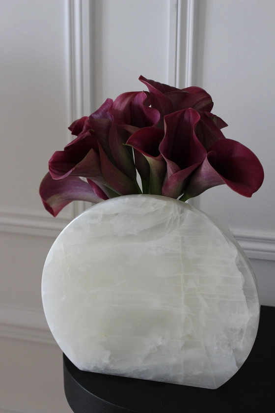 CLEA WHITE ONYX VASE