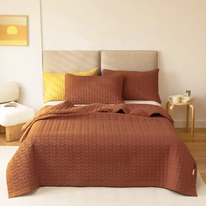 Lunoroey Bedspread King Size Rusty Quilted Bedspreads Pumpkin Dark Orange Soft Microfiber Lightweight Bedspreads Coverlets All Season Bedding Set (1 Quilt, 2 Pillow Shams)