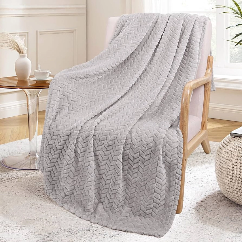 Exclusivo Mezcla Large Flannel Fleece Throw Blanket, 127x178 CM Sofa Throws, Soft Jacquard Weave Leaves Pattern Throws for Sofa, Light Grey Blanket