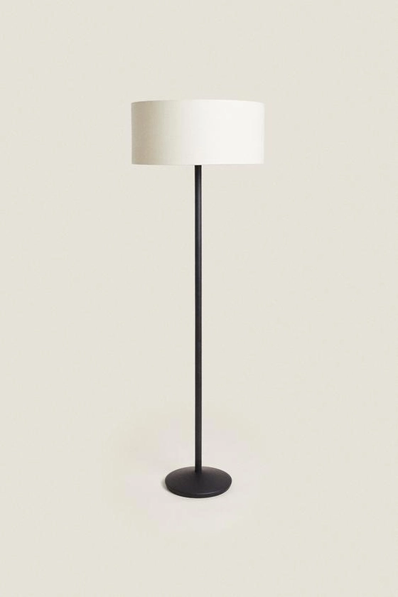 FLOOR LAMP WITH WOODEN BODY