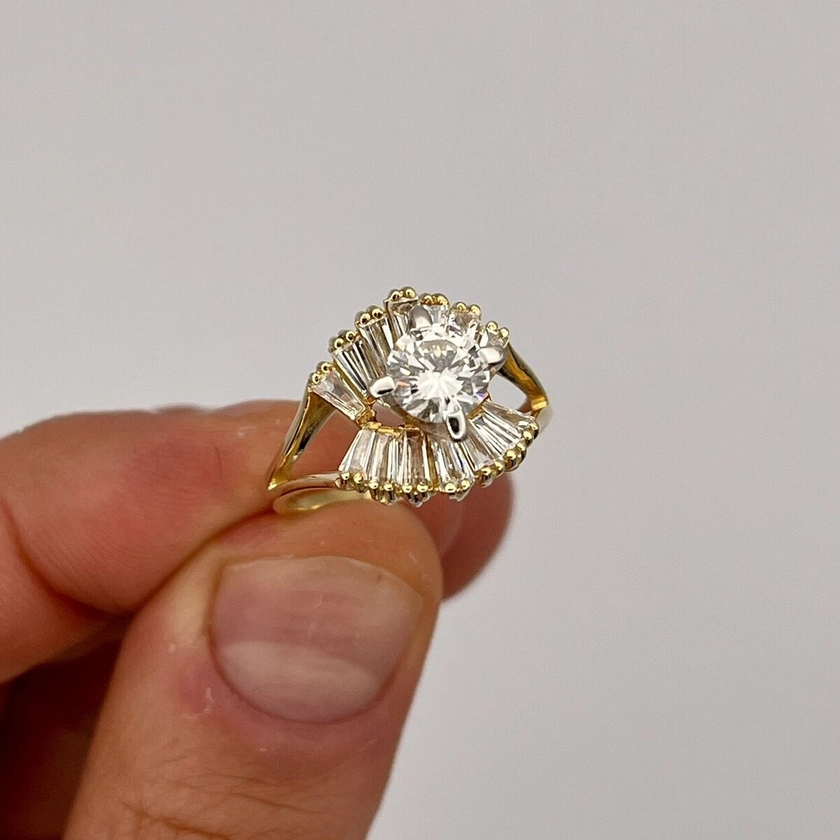 Vintage 18k 750 Yellow Gold 2.00ctw Round Diamond w Tapered Baguettes size 7