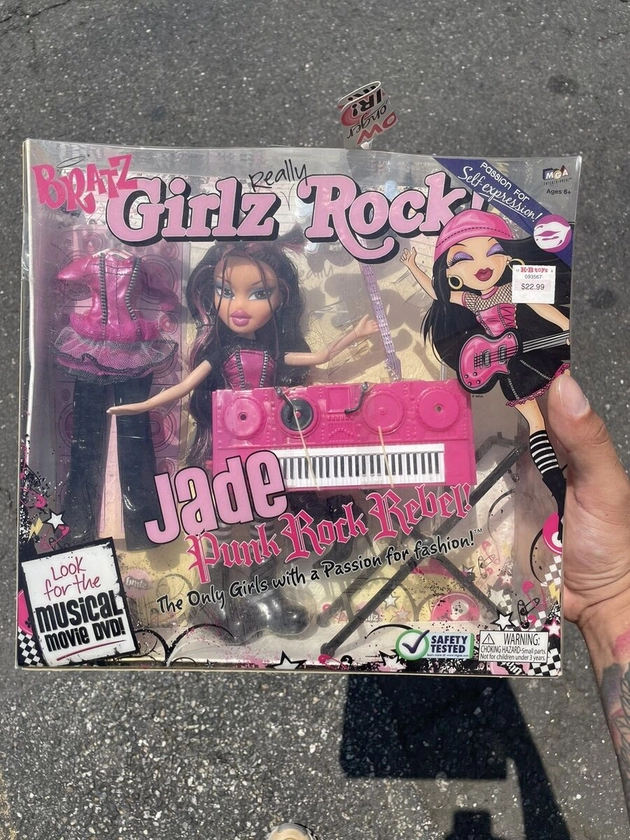 Bratz Girlz Really Rock Jade Doll NRFB New MGA Pink Hair Rock & Roll Keyboard