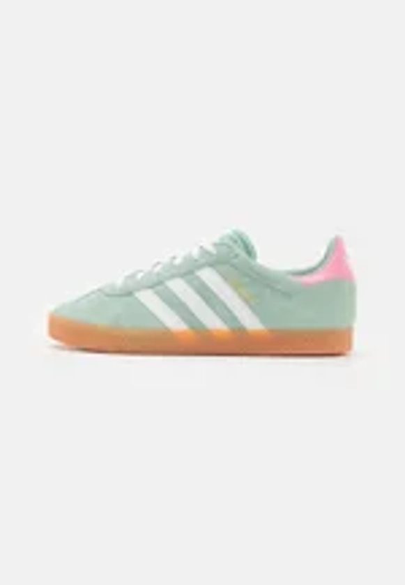 GAZELLE KIDS - Sneakers basse - hazy green/footwear white/bliss pink