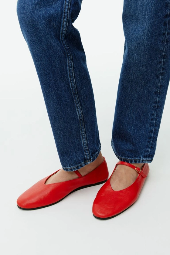 Mary Janes i läder - Röd - DAM | H&M SE
